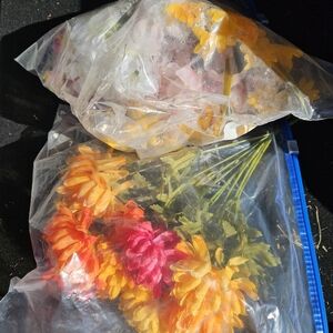 Fake flowers mixes colors